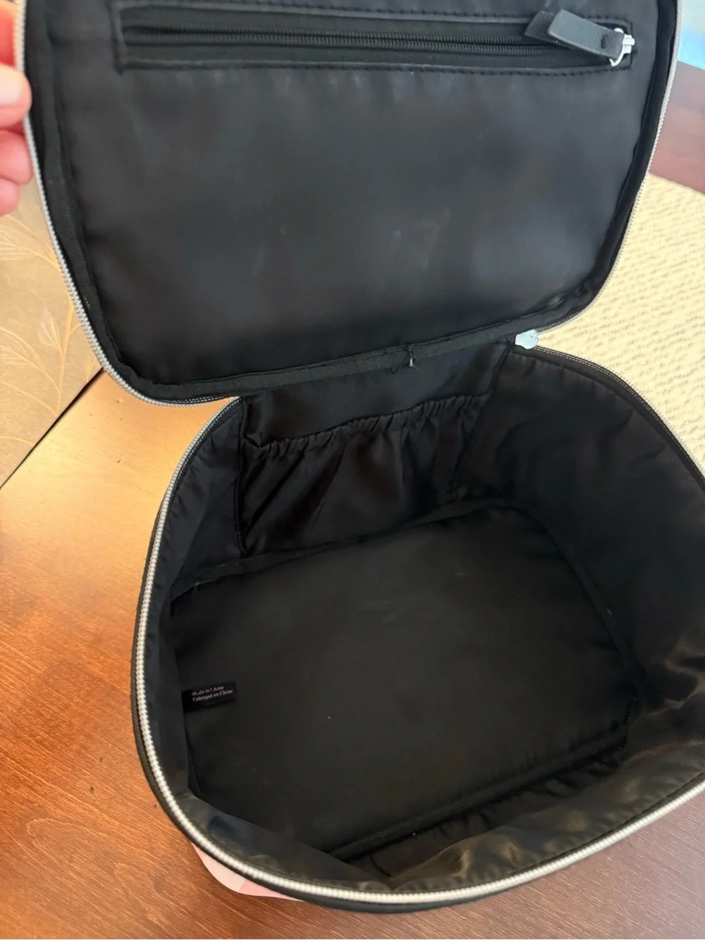 🩷🤍 Victoria’s Secret Cosmetics Case. Excellent condition!